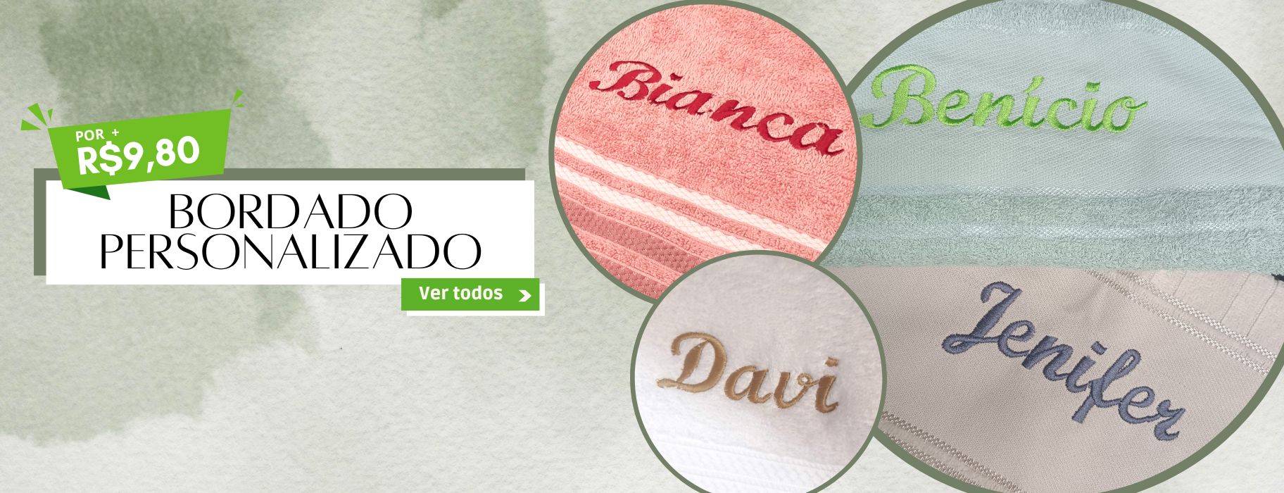 A imagem apresenta uma propaganda de bordado personalizado em toalhas, com o texto: "Por + R$ 9,80 - Bordado Personalizado", acompanhado de um botão verde com a frase "Ver todos". No lado direito, há exemplos de toalhas bordadas com nomes como Bianca, Benício, Davi e Jenifer, cada um com uma cor de linha diferente (vermelho, verde, dourado e azul). O fundo da imagem tem um tom aquarelado em verde claro.