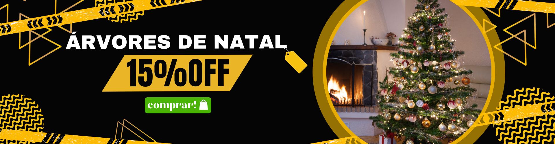 A imagem é um anúncio promocional de Natal. No topo, há o texto “ÁRVORES DE NATAL” e logo abaixo “15% OFF” em letras grandes sobre um fundo preto com detalhes geométricos amarelos. No centro, há uma foto de uma árvore de Natal decorada com bolas coloridas e luzes, posicionada perto de uma lareira acesa. Acima da imagem da árvore, há um botão verde com a palavra “comprar!” e um ícone de sacola de compras.