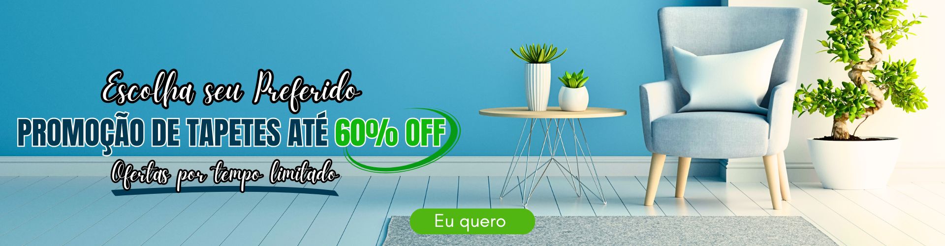Imagem de uma sala aconchegante com parede azul, poltrona clara, plantas e um tapete no chão. À esquerda, há textos promocionais dizendo: “Promoção de tapetes até 60% OFF” e um botão verde escrito “Eu quero”.